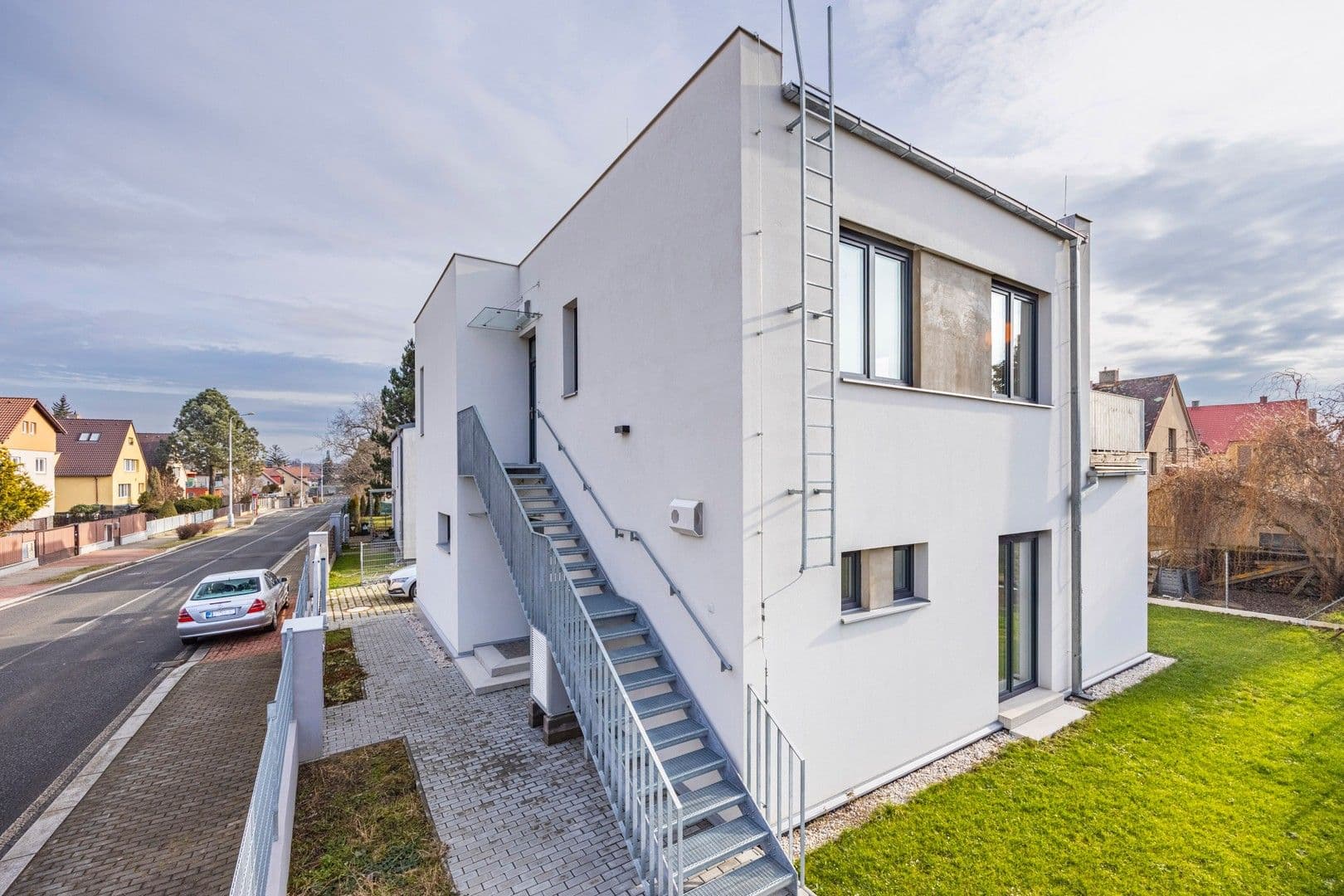 Prenájom bytu 3-izbový 75 m², K Dálnici, Praha, Praha Prenájom bytu 3-izbový 75 m², K Dálnici, Praha, Praha