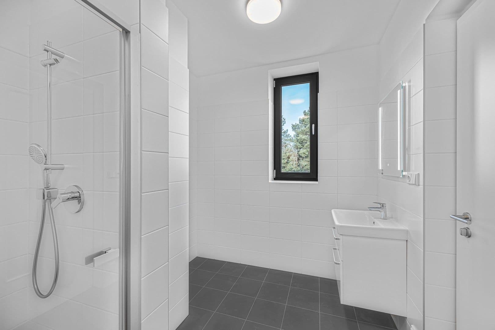 Prenájom bytu 3-izbový 75 m², K Dálnici, Praha, Praha Prenájom bytu 3-izbový 75 m², K Dálnici, Praha, Praha