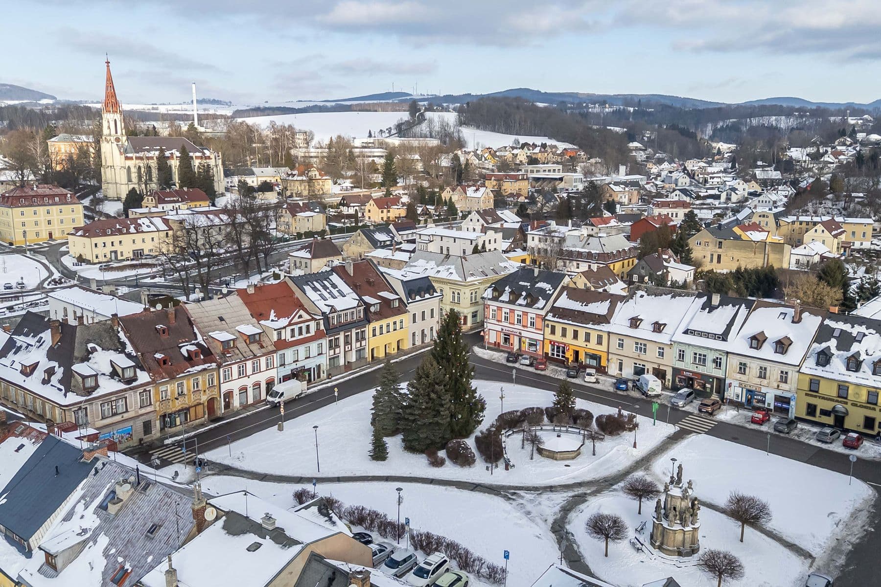Predaj domu 464 m², pozemek 609 m², náměstí 1. máje, Chrastava, Liberecký kraj Predaj domu 464 m², pozemek 609 m², náměstí 1. máje, Chrastava, Liberecký kraj