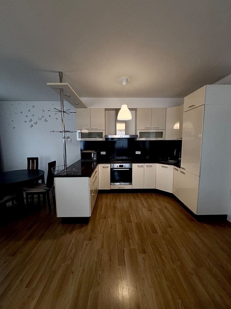 Prenájom bytu 3-izbový 82 m², Sazovická, Praha, Praha Prenájom bytu 3-izbový 82 m², Sazovická, Praha, Praha