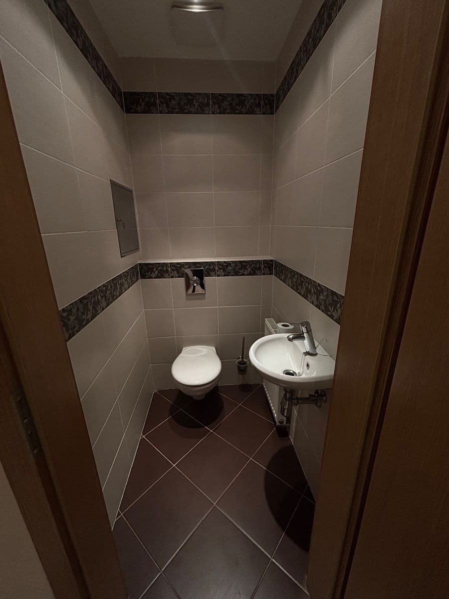 Prenájom bytu 3-izbový 82 m², Sazovická, Praha, Praha Prenájom bytu 3-izbový 82 m², Sazovická, Praha, Praha