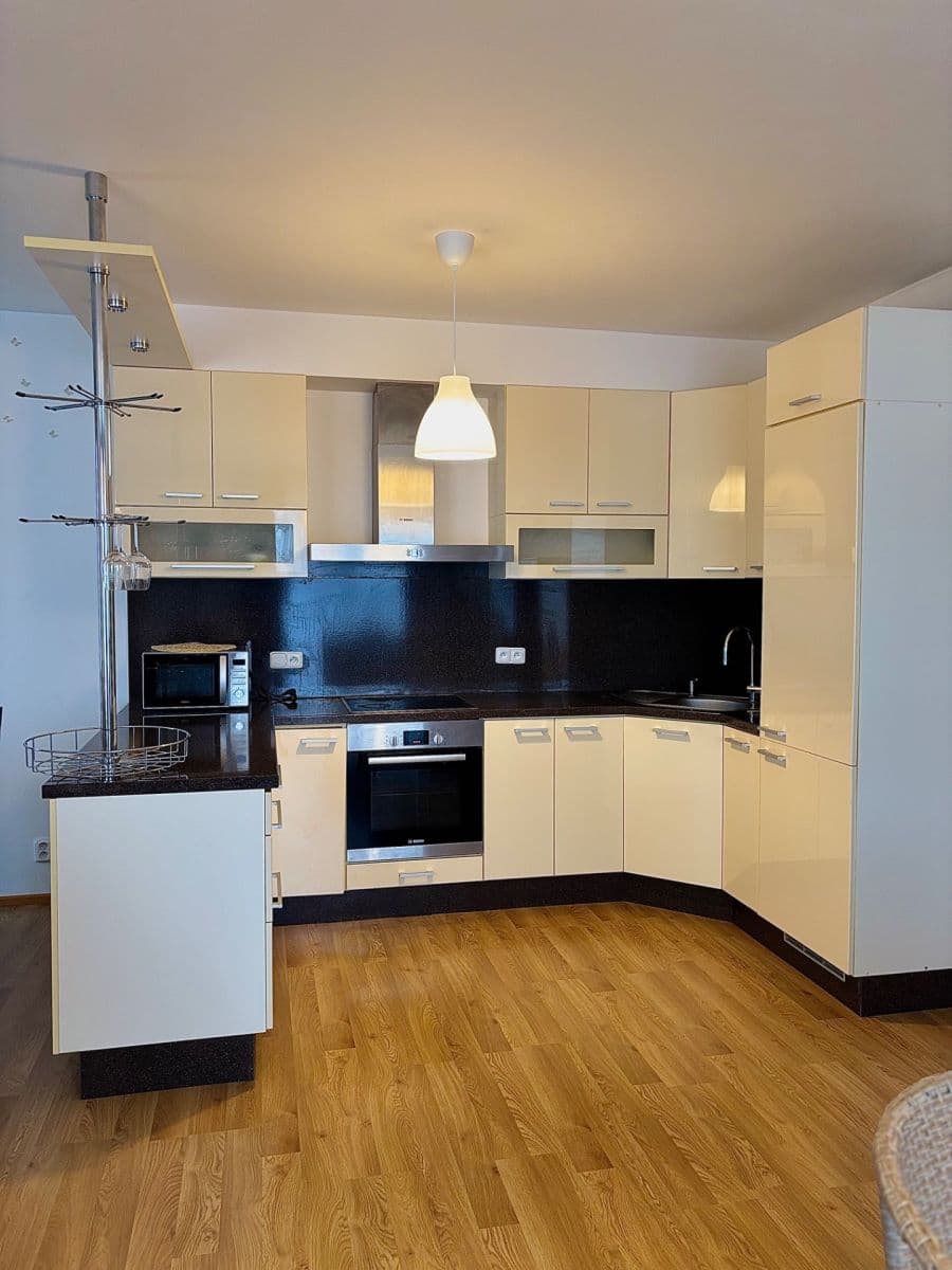 Prenájom bytu 3-izbový 82 m², Sazovická, Praha, Praha Prenájom bytu 3-izbový 82 m², Sazovická, Praha, Praha