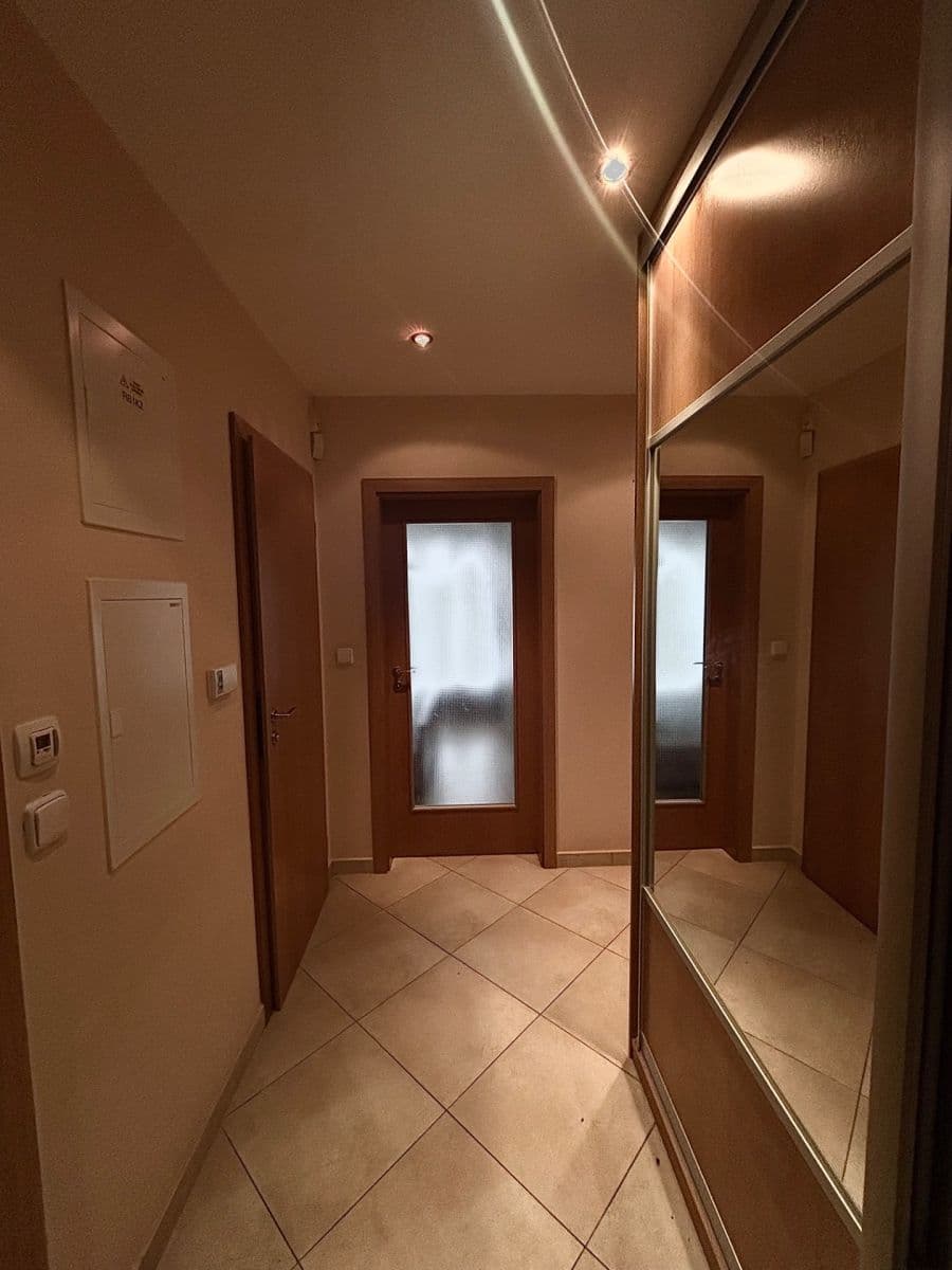 Prenájom bytu 3-izbový 82 m², Sazovická, Praha, Praha Prenájom bytu 3-izbový 82 m², Sazovická, Praha, Praha