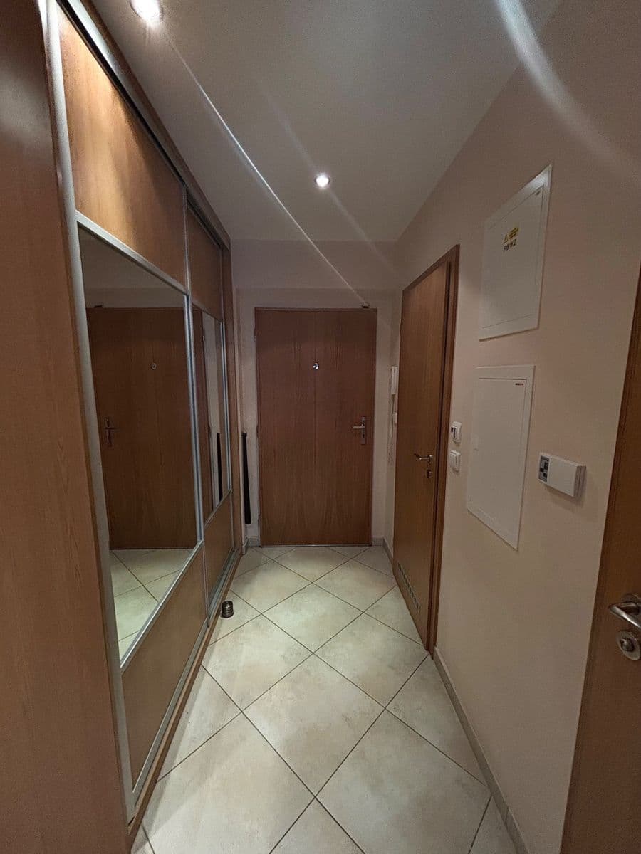 Prenájom bytu 3-izbový 82 m², Sazovická, Praha, Praha Prenájom bytu 3-izbový 82 m², Sazovická, Praha, Praha