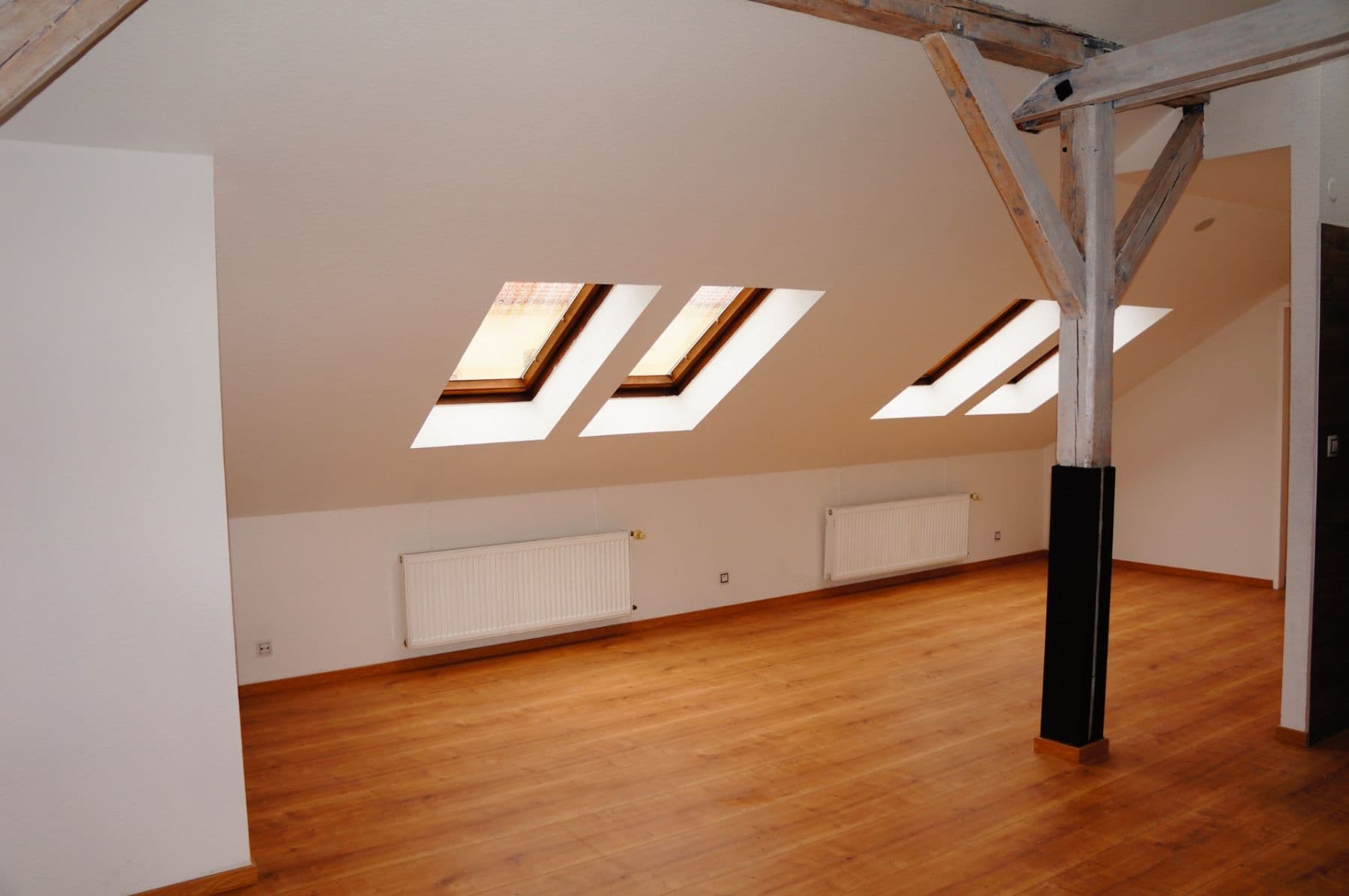 Prenájom bytu 3-izbový 110 m², Karlovo náměstí, Praha, Praha Prenájom bytu 3-izbový 110 m², Karlovo náměstí, Praha, Praha