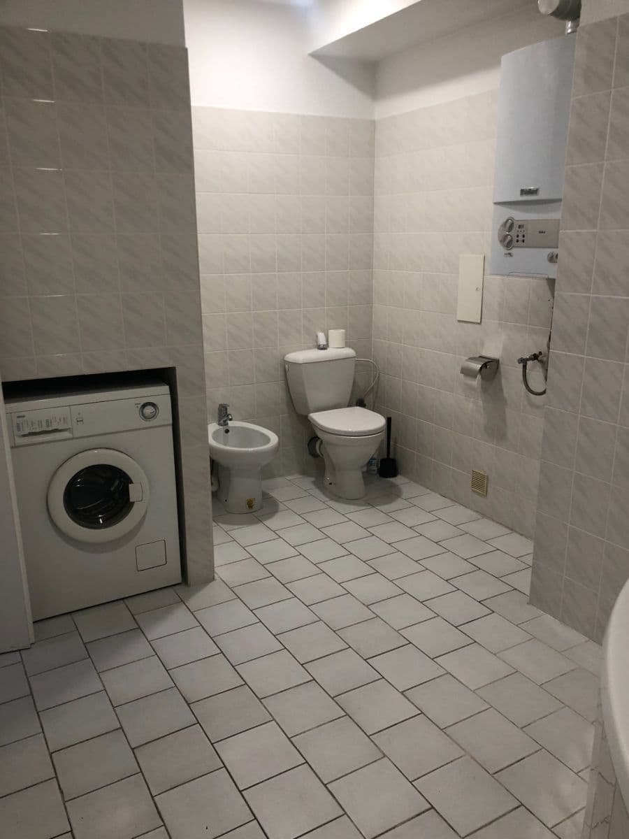 Prenájom bytu 3-izbový 110 m², Karlovo náměstí, Praha, Praha Prenájom bytu 3-izbový 110 m², Karlovo náměstí, Praha, Praha