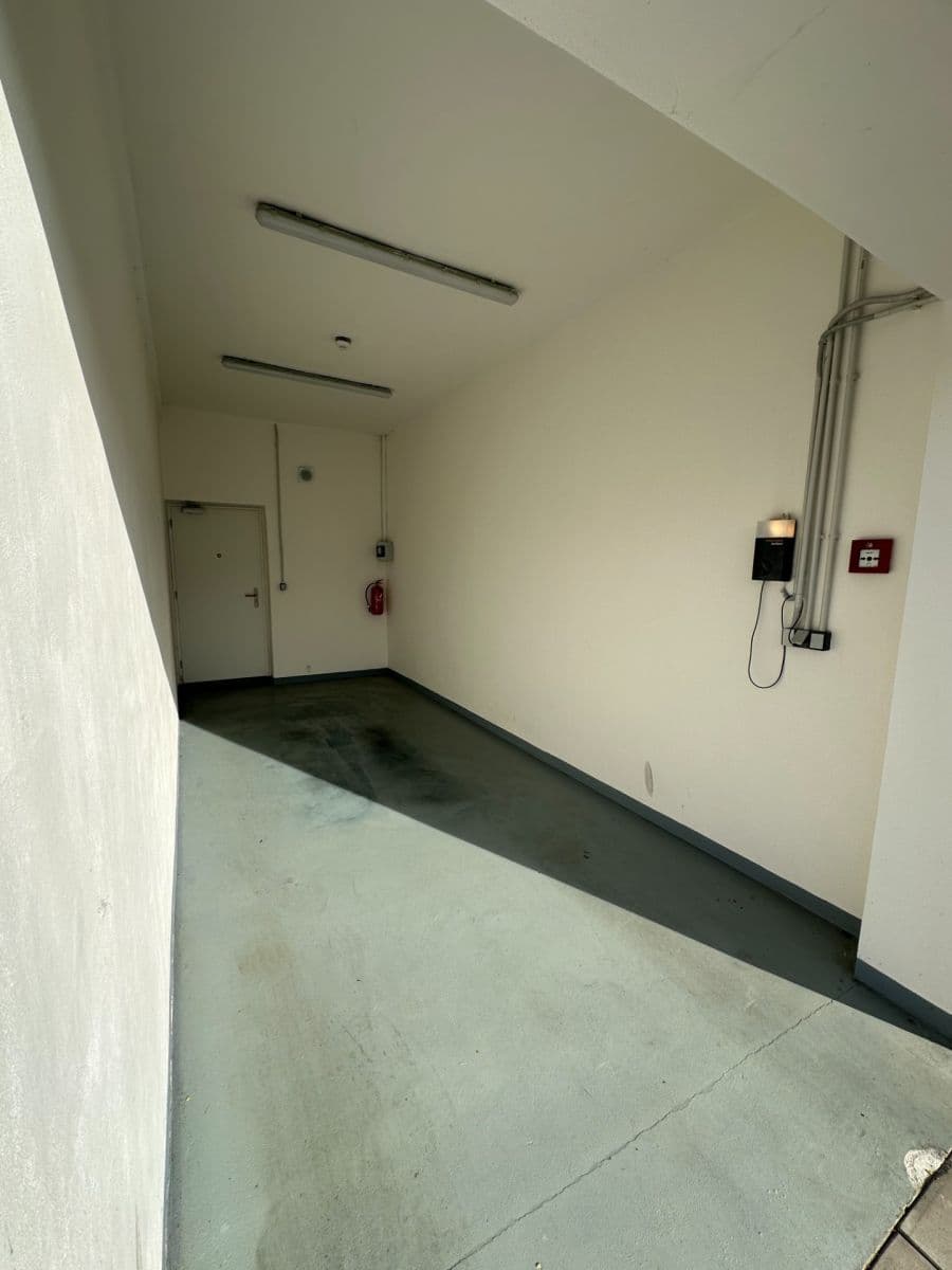 Prenájom garáže 16 m², Perucká, Praha, Praha Prenájom garáže 16 m², Perucká, Praha, Praha