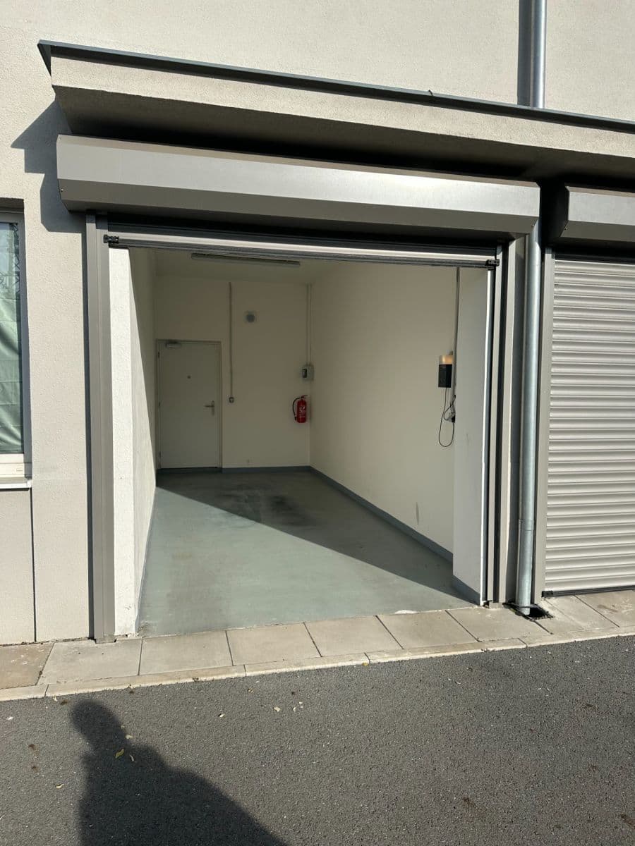 Prenájom garáže 16 m², Perucká, Praha, Praha Prenájom garáže 16 m², Perucká, Praha, Praha