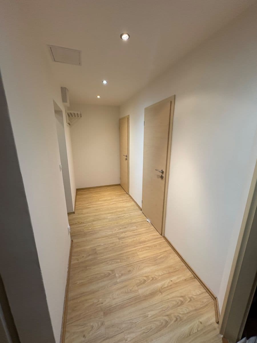 Prenájom bytu 3-izbový 72 m², Pod Lipami, Praha, Praha Prenájom bytu 3-izbový 72 m², Pod Lipami, Praha, Praha