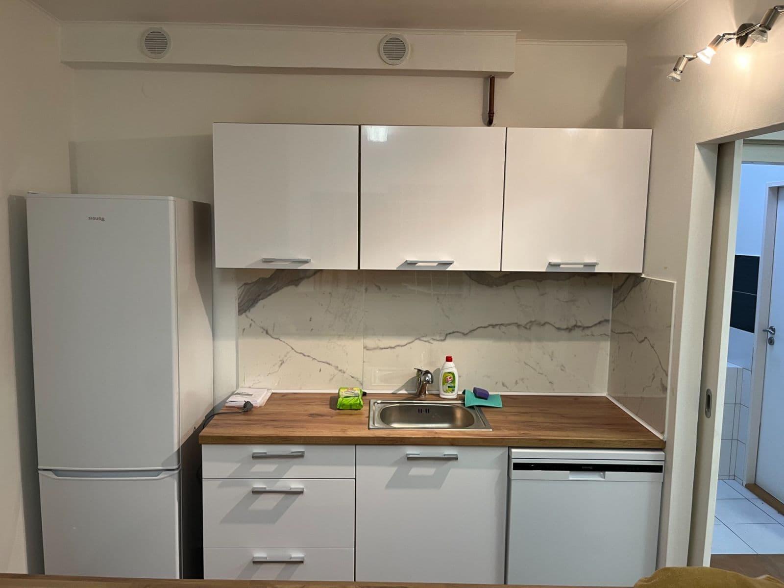 Prenájom nebytového priestoru 120 m², Na Rovině, Praha, Praha Prenájom nebytového priestoru 120 m², Na Rovině, Praha, Praha