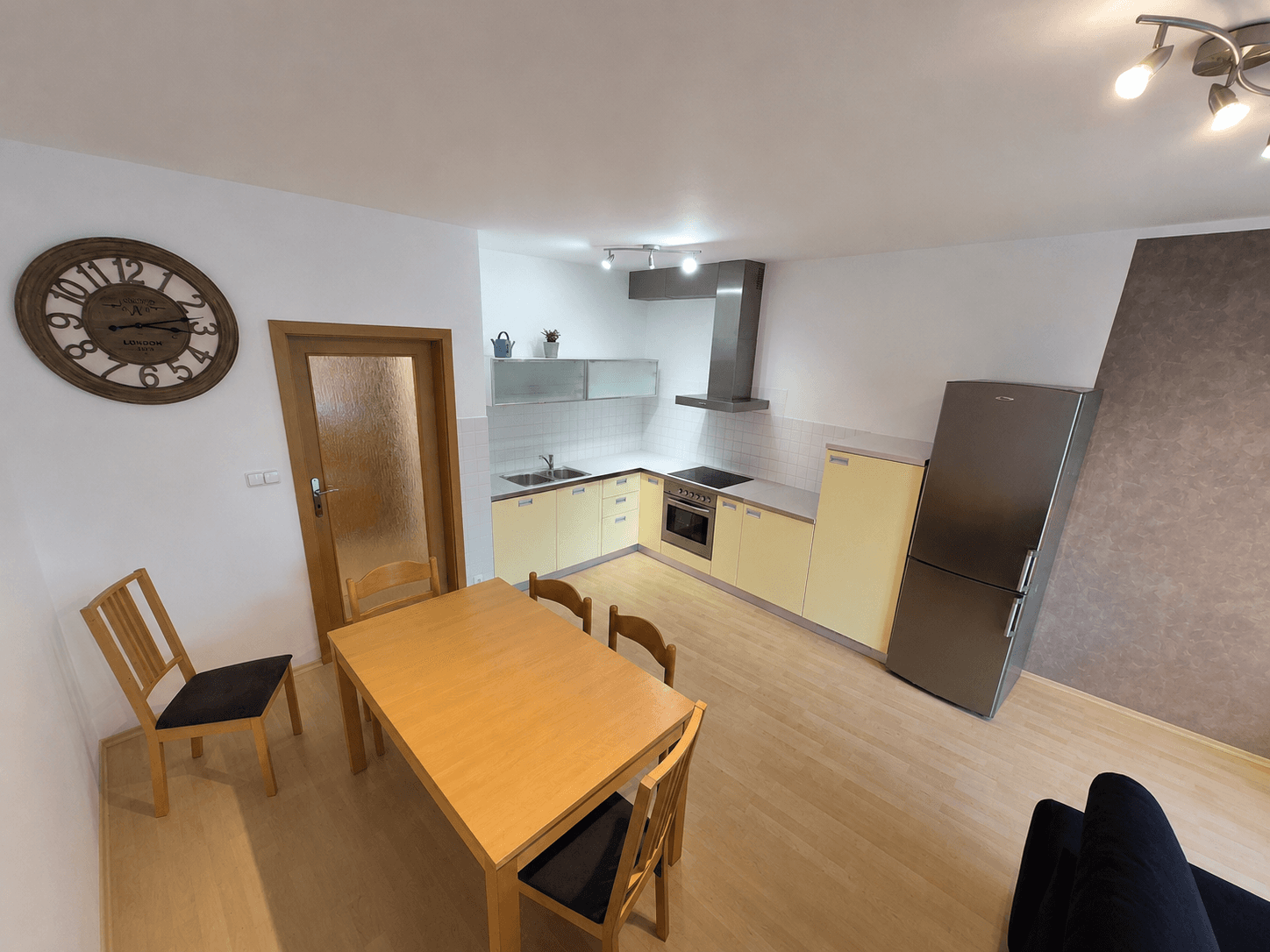 Prenájom bytu 3-izbový 81 m², Suchdolské náměstí, Praha, Praha Prenájom bytu 3-izbový 81 m², Suchdolské náměstí, Praha, Praha