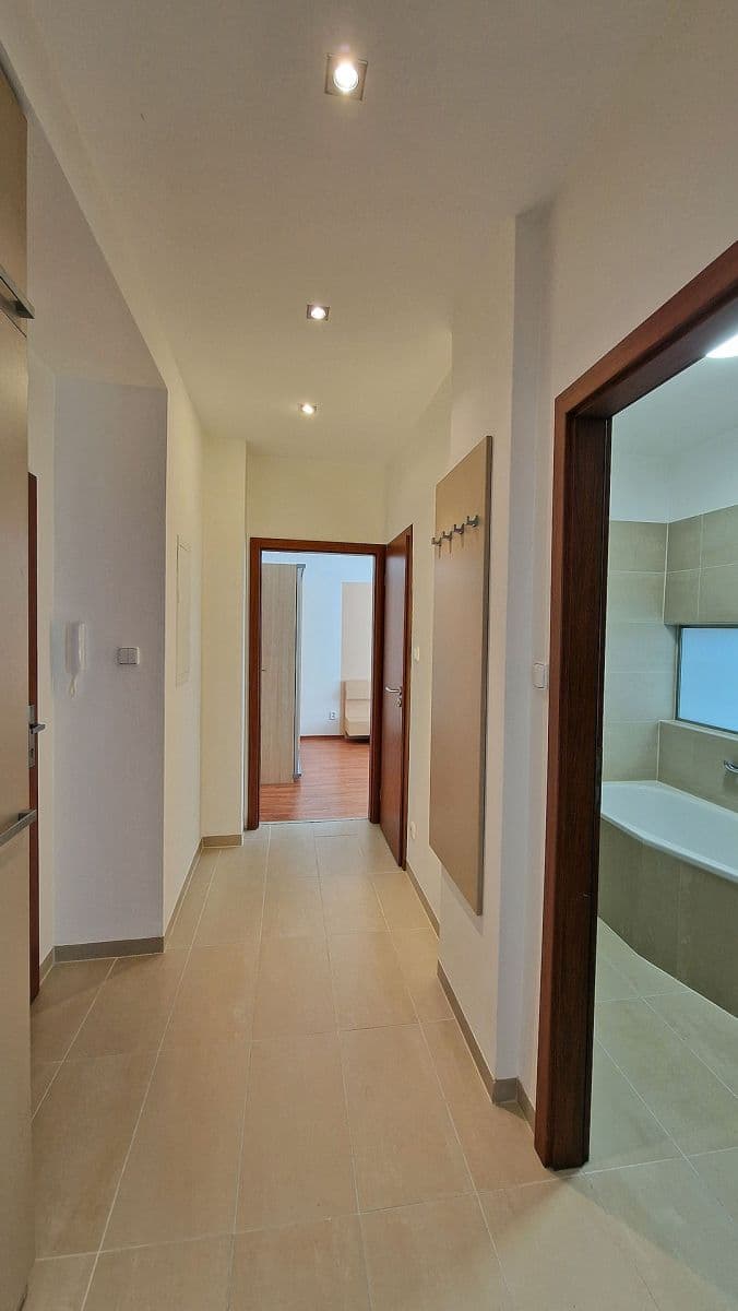 Prenájom bytu 2-izbový 50 m², Karla Pokorného, Ostrava, Moravskoslezský kraj Prenájom bytu 2-izbový 50 m², Karla Pokorného, Ostrava, Moravskoslezský kraj