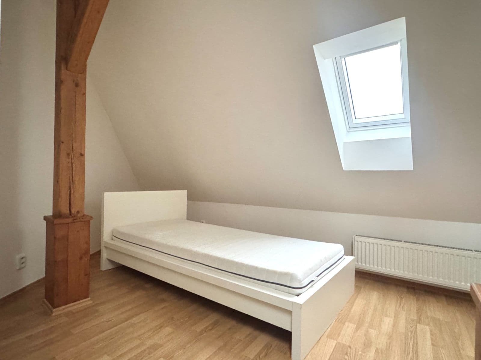 Prenájom bytu 4-izbový 138 m², Škroupovo náměstí, Praha, Praha Prenájom bytu 4-izbový 138 m², Škroupovo náměstí, Praha, Praha