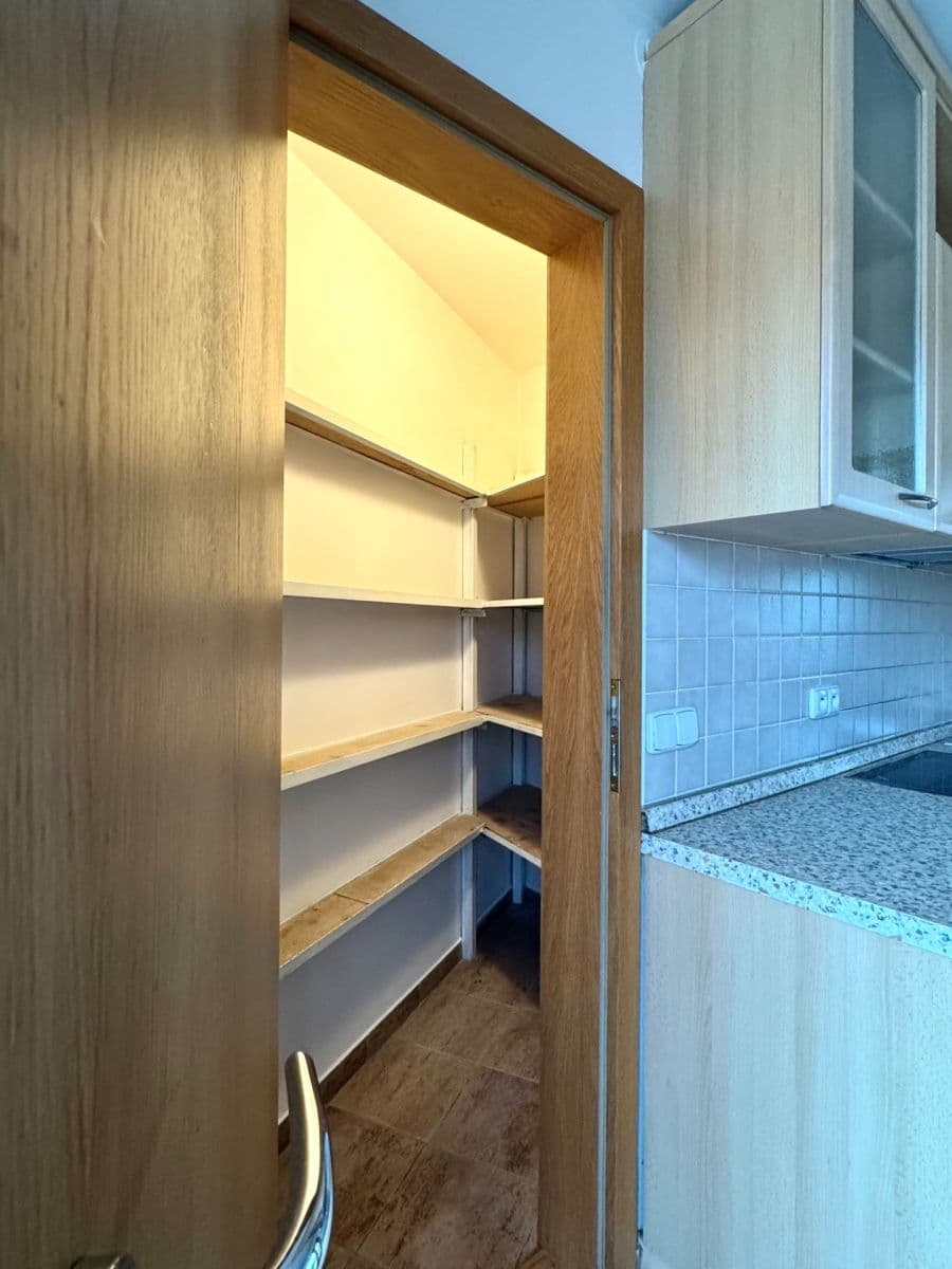 Prenájom bytu 4-izbový 138 m², Škroupovo náměstí, Praha, Praha Prenájom bytu 4-izbový 138 m², Škroupovo náměstí, Praha, Praha