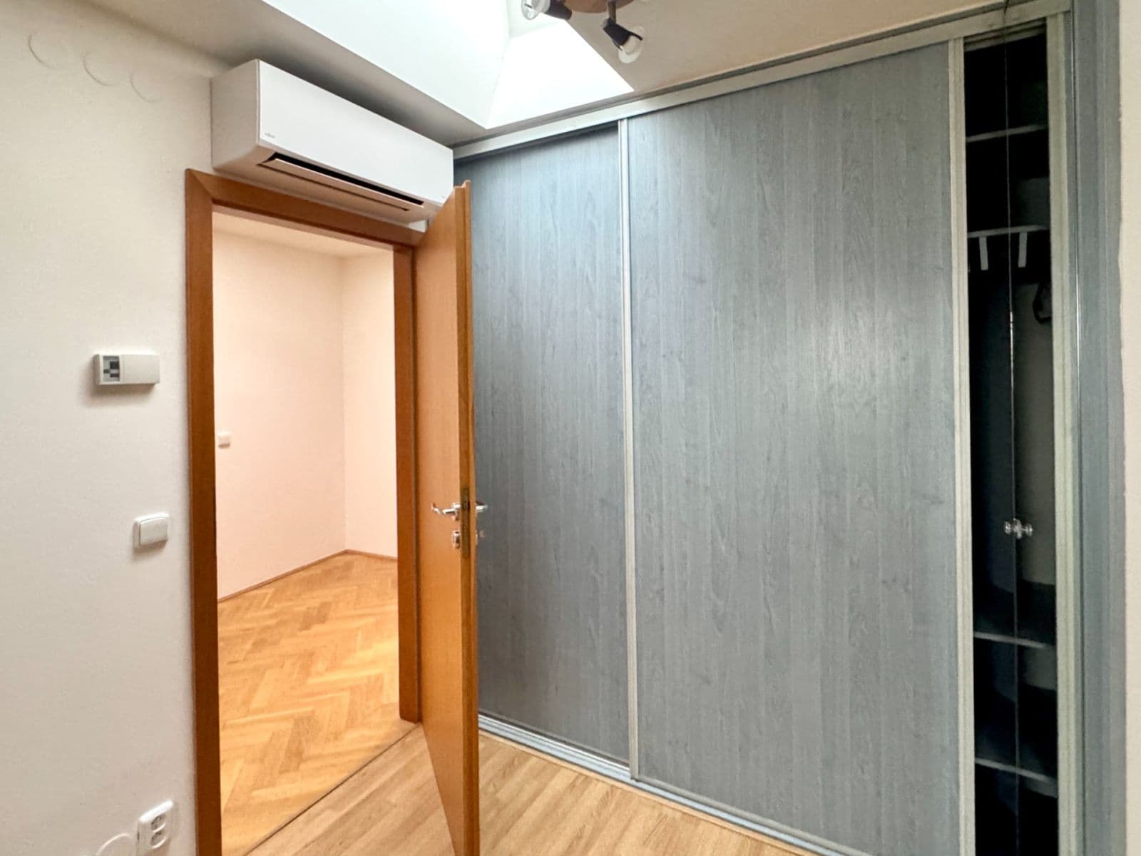 Prenájom bytu 4-izbový 138 m², Škroupovo náměstí, Praha, Praha Prenájom bytu 4-izbový 138 m², Škroupovo náměstí, Praha, Praha