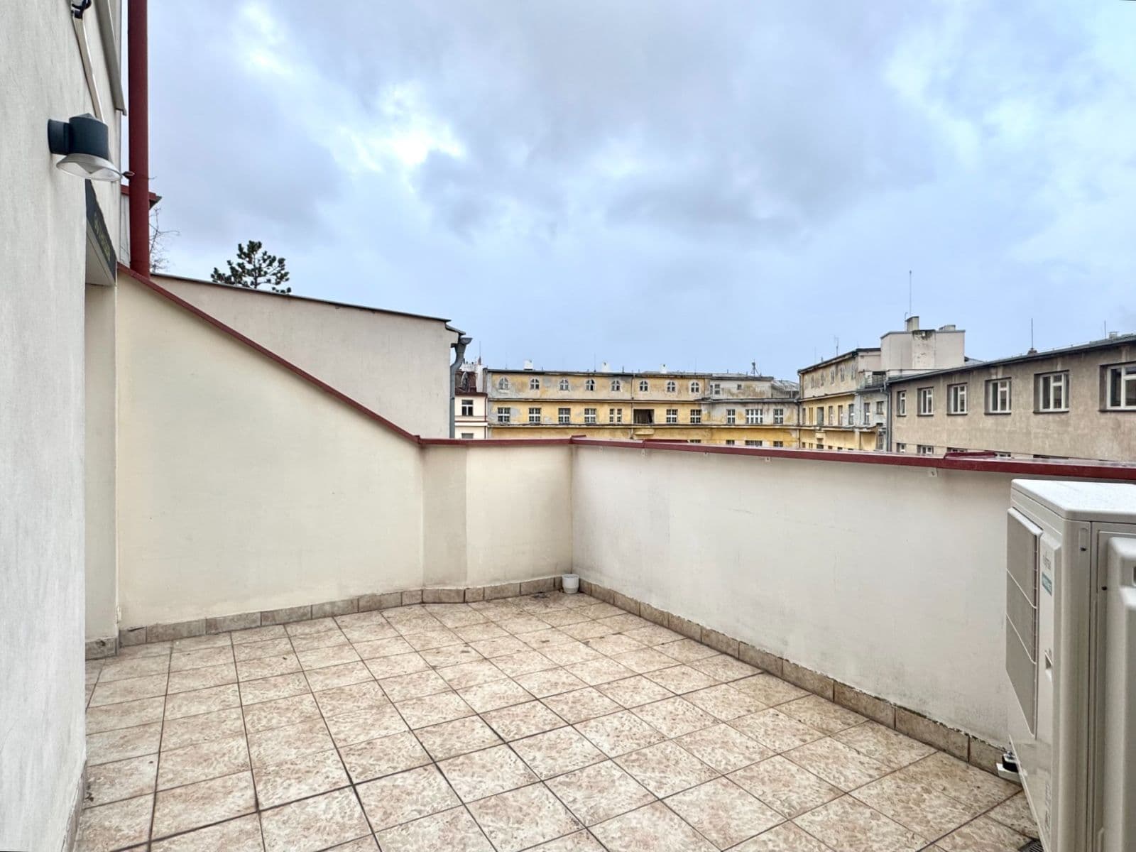 Prenájom bytu 4-izbový 138 m², Škroupovo náměstí, Praha, Praha Prenájom bytu 4-izbový 138 m², Škroupovo náměstí, Praha, Praha