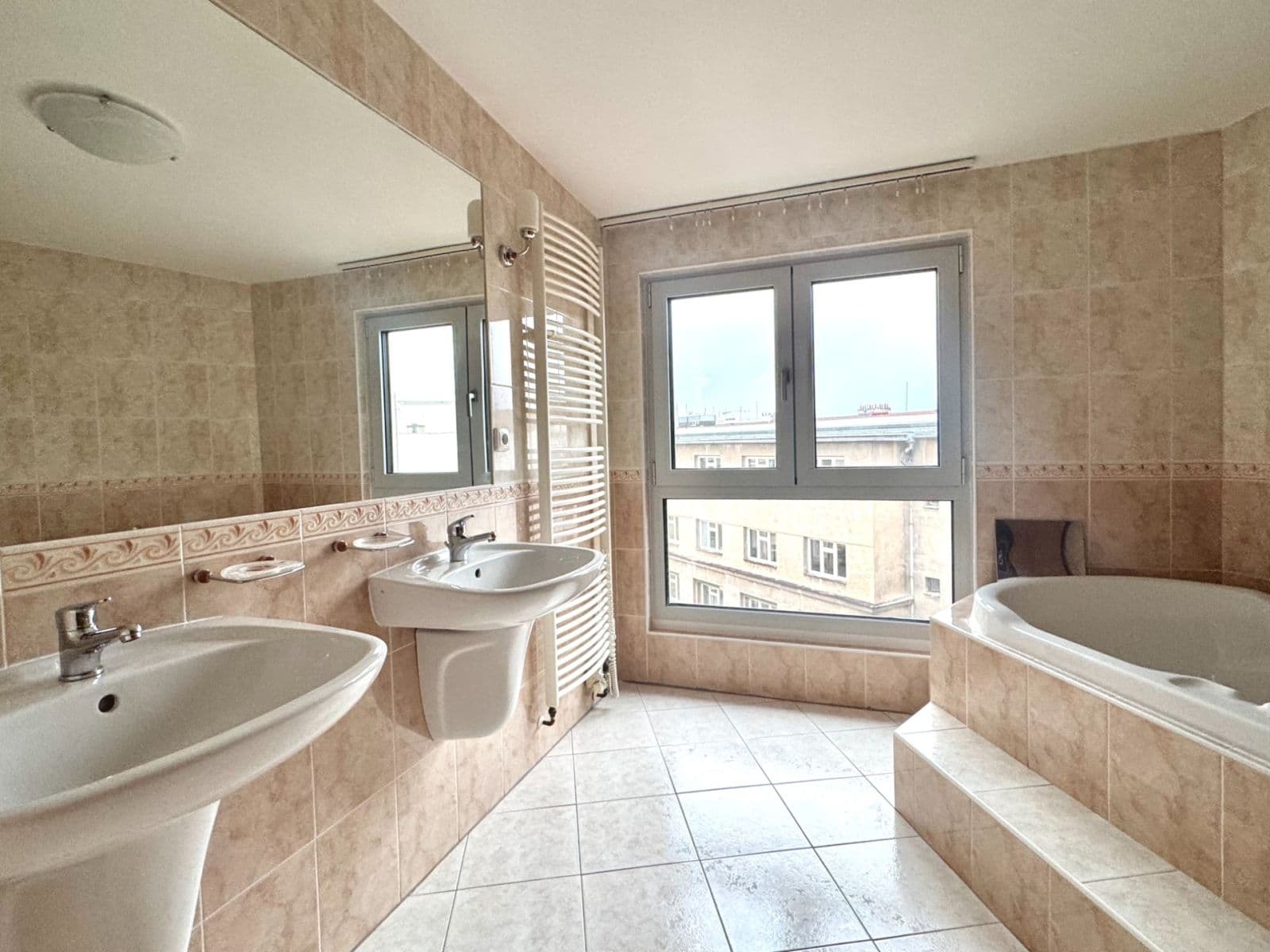 Prenájom bytu 4-izbový 138 m², Škroupovo náměstí, Praha, Praha Prenájom bytu 4-izbový 138 m², Škroupovo náměstí, Praha, Praha