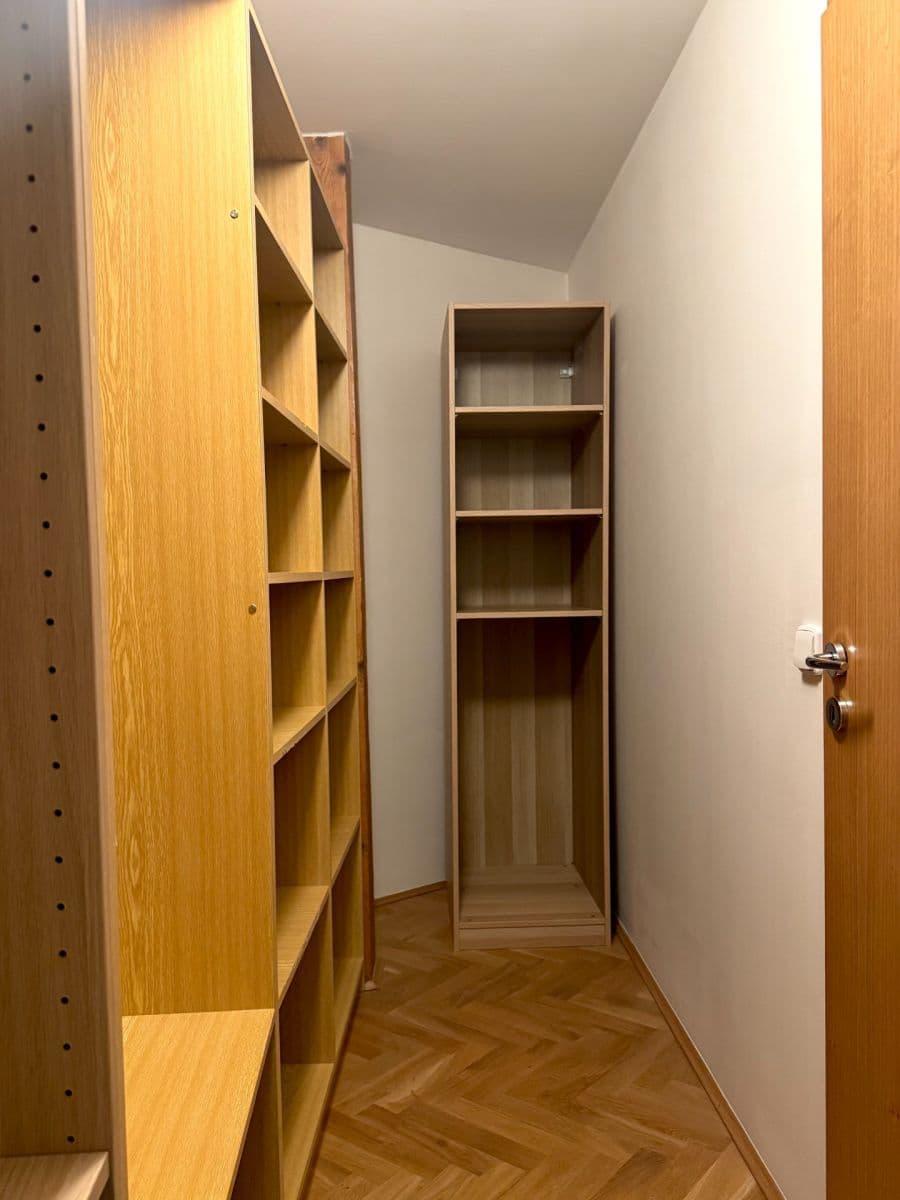 Prenájom bytu 4-izbový 138 m², Škroupovo náměstí, Praha, Praha Prenájom bytu 4-izbový 138 m², Škroupovo náměstí, Praha, Praha