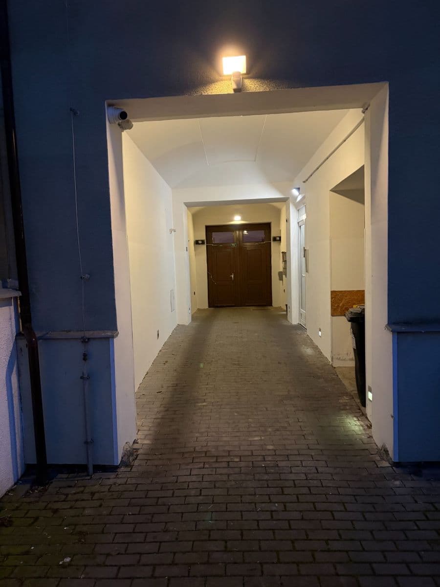 Prenájom garáže 8 m², Na Neklance, Praha, Praha Prenájom garáže 8 m², Na Neklance, Praha, Praha