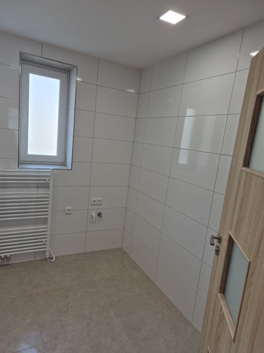 Prenájom bytu 2-izbový 65 m², Julia Fučíka, Beroun, Středočeský kraj Prenájom bytu 2-izbový 65 m², Julia Fučíka, Beroun, Středočeský kraj