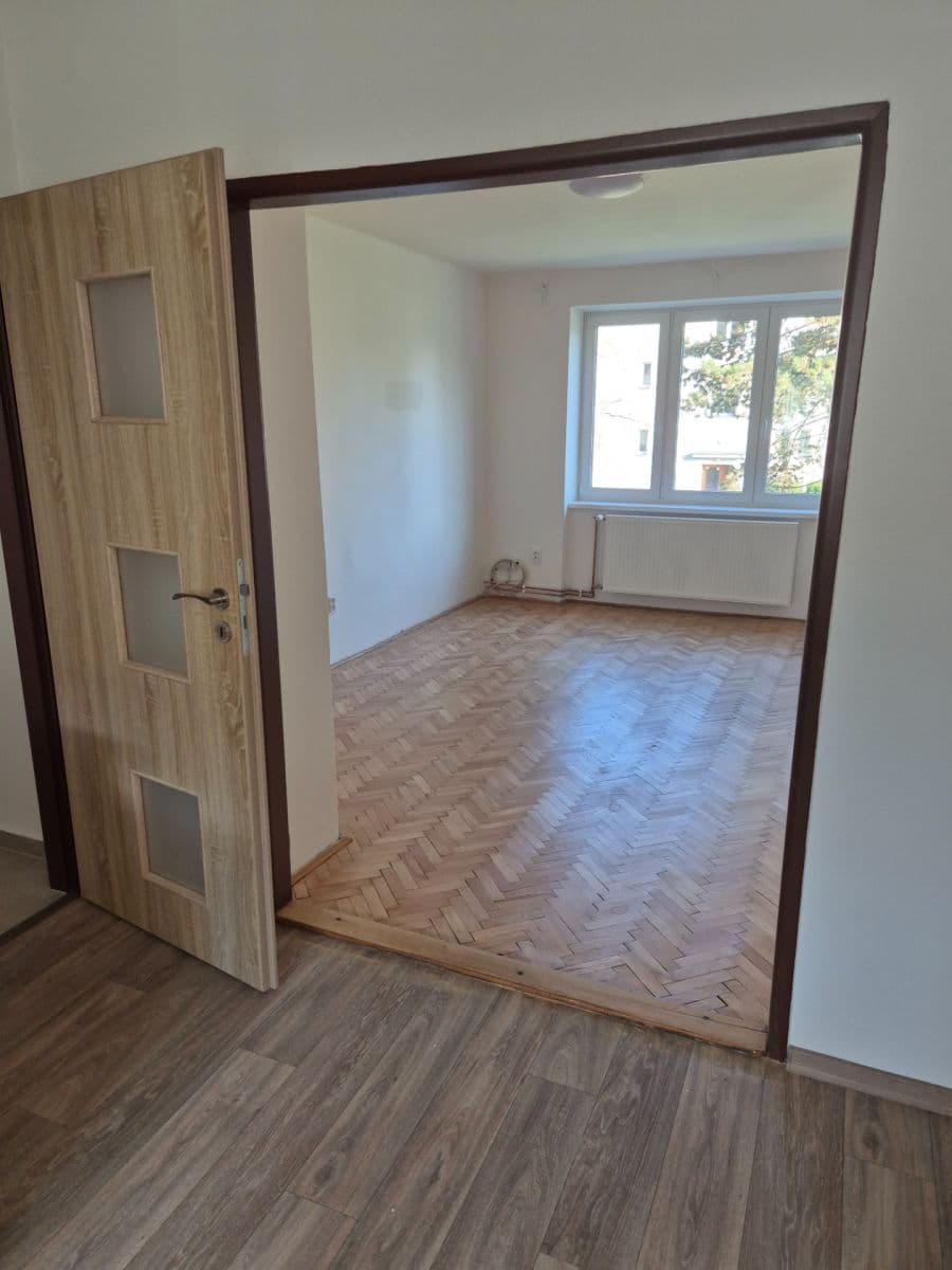 Prenájom bytu 2-izbový 65 m², Julia Fučíka, Beroun, Středočeský kraj Prenájom bytu 2-izbový 65 m², Julia Fučíka, Beroun, Středočeský kraj
