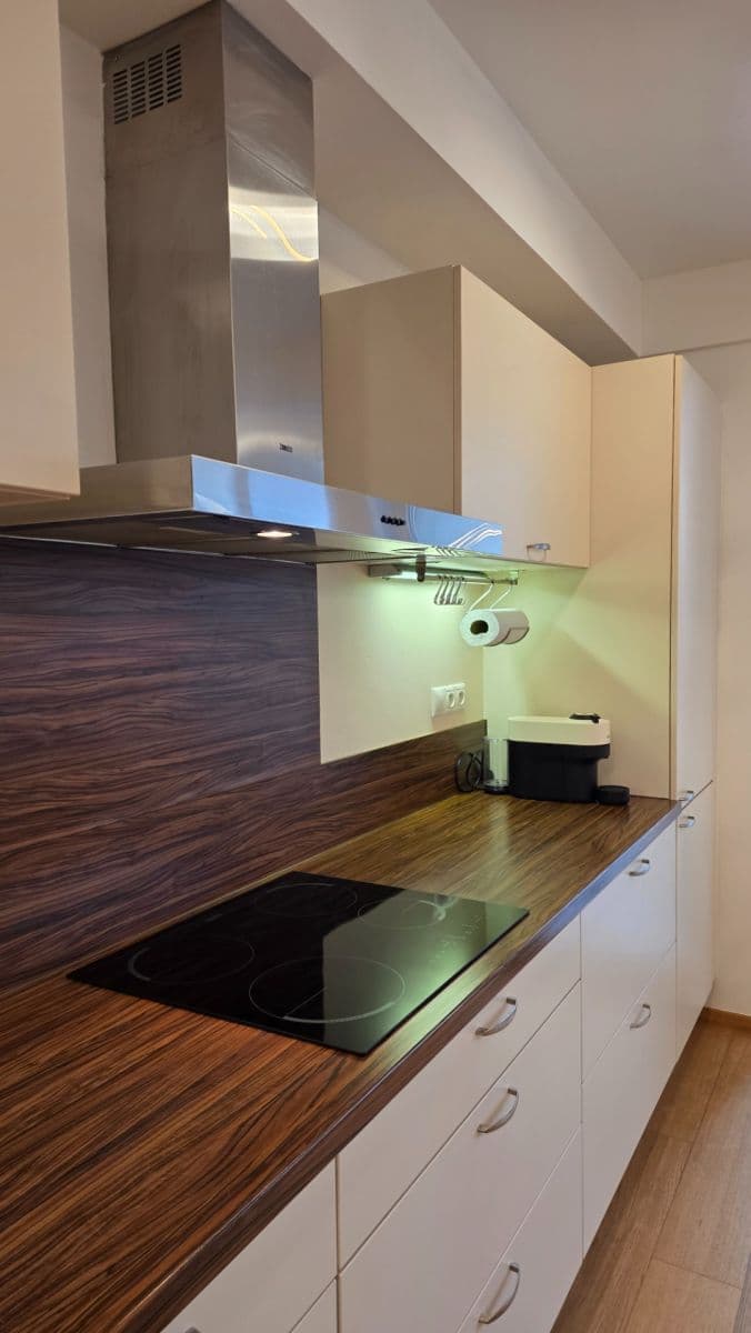 Prenájom bytu 3-izbový 85 m², Marešova, Praha, Praha Prenájom bytu 3-izbový 85 m², Marešova, Praha, Praha