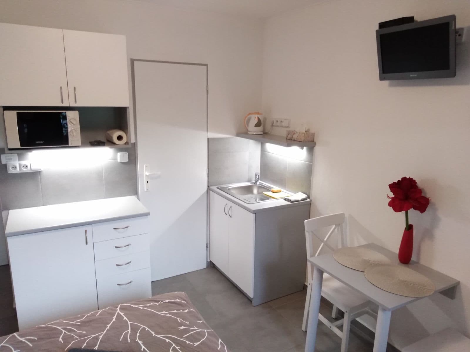 Prenájom bytu 1-izbový 27 m², Blevice, Středočeský kraj Prenájom bytu 1-izbový 27 m², Blevice, Středočeský kraj