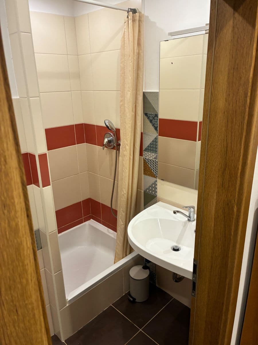 Prenájom bytu 3-izbový 71 m², Prosluněná, Praha, Praha Prenájom bytu 3-izbový 71 m², Prosluněná, Praha, Praha