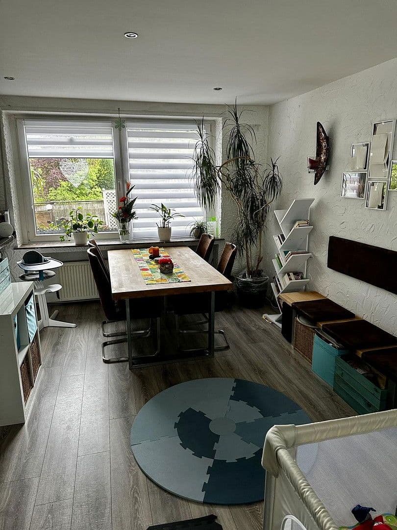 Prenájom bytu 3-izbový 95 m², Bochum, Severné Porýnie - Westfálsko Prenájom bytu 3-izbový 95 m², Bochum, Severné Porýnie - Westfálsko