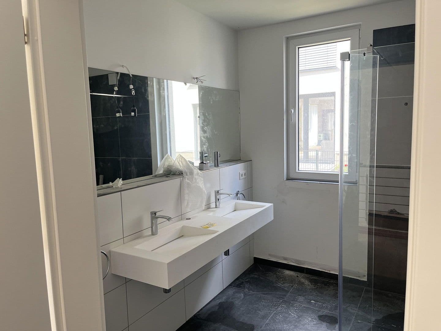 Prenájom bytu 3-izbový 110 m², Mannheimer Str. 85, Köln, Severné Porýnie - Westfálsko Prenájom bytu 3-izbový 110 m², Mannheimer Str. 85, Köln, Severné Porýnie - Westfálsko