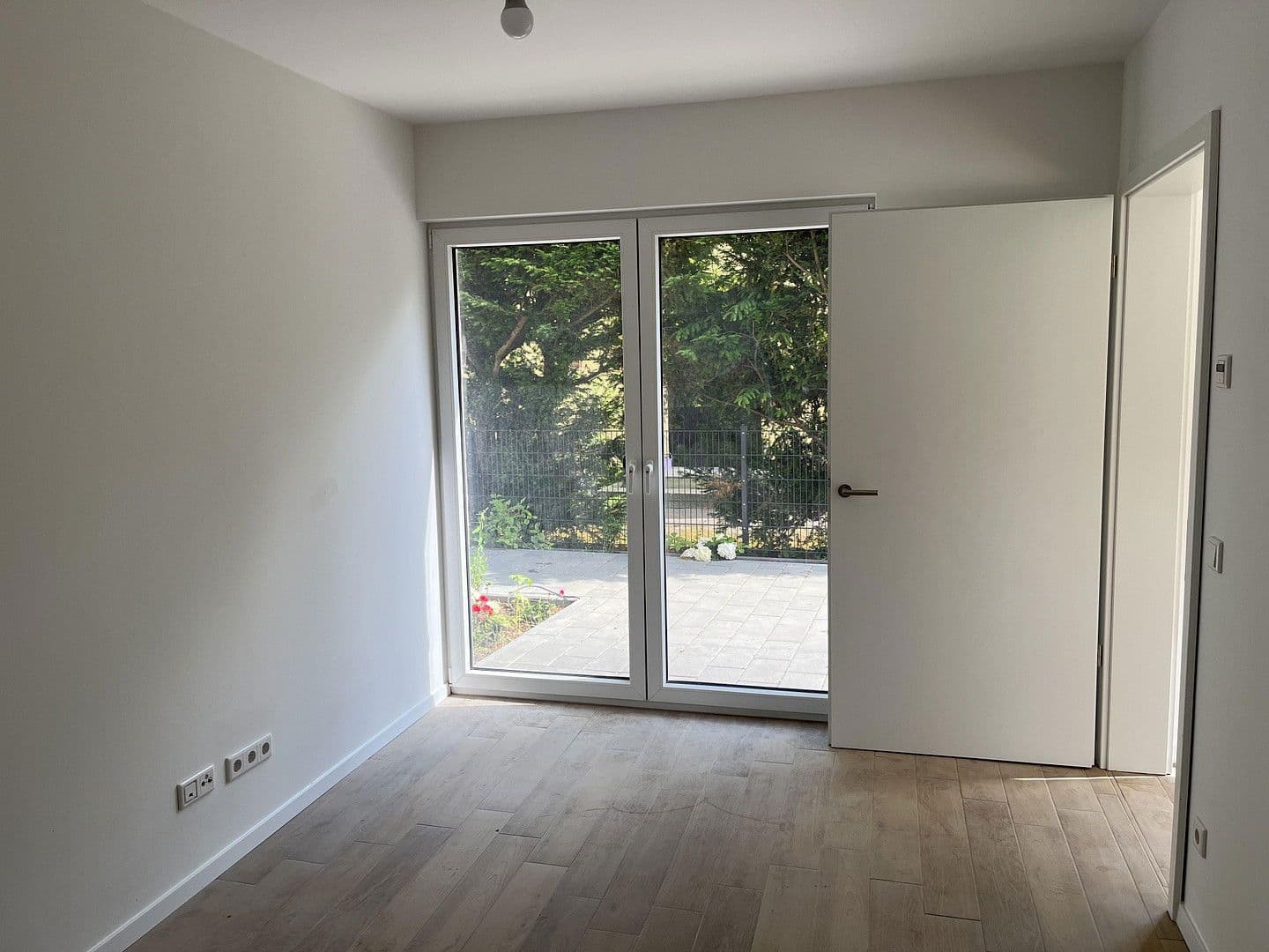 Prenájom bytu 3-izbový 110 m², Mannheimer Str. 85, Köln, Severné Porýnie - Westfálsko Prenájom bytu 3-izbový 110 m², Mannheimer Str. 85, Köln, Severné Porýnie - Westfálsko