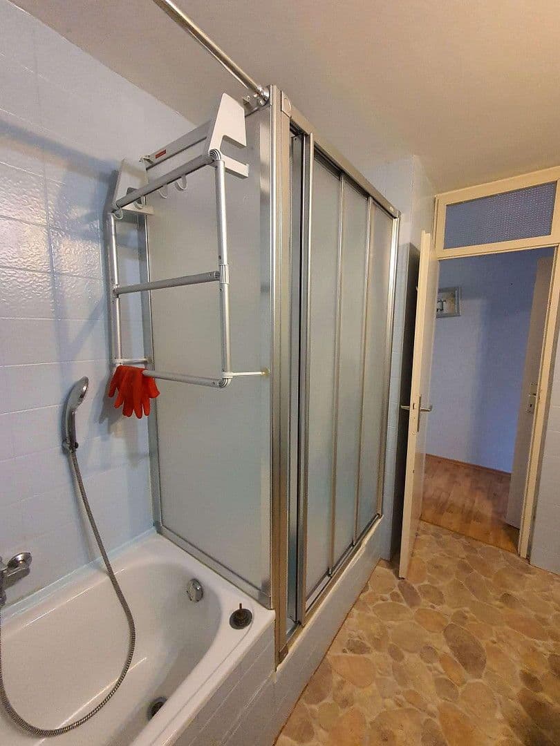 Prenájom bytu 3-izbový 93 m², Pforzheim, Bádensko-Wurttembersko Prenájom bytu 3-izbový 93 m², Pforzheim, Bádensko-Wurttembersko