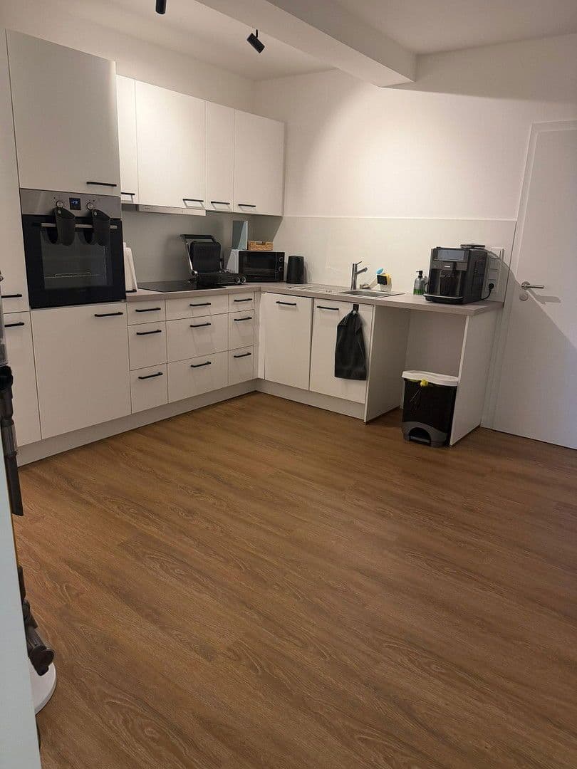 Prenájom kancelárie 90 m², Biblis, Hesensko Prenájom kancelárie 90 m², Biblis, Hesensko