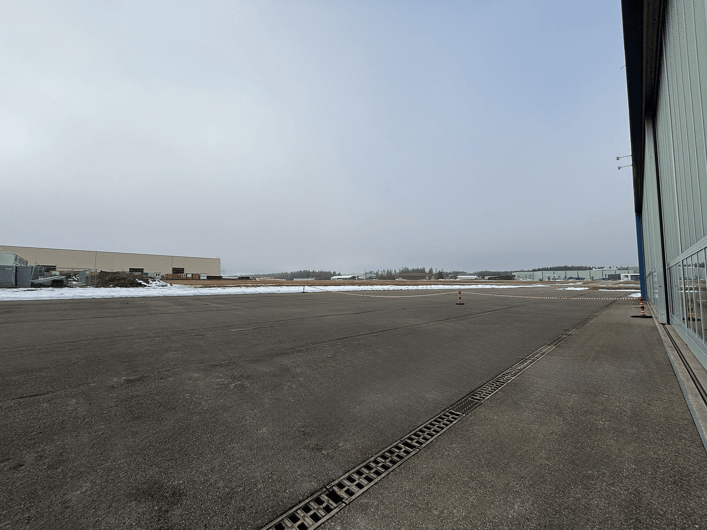 Prenájom nebytového priestoru 2.000 m², Take-Off Gewerbepark 84, Neuhausen ob Eck, Bádensko-Wurttembersko Prenájom nebytového priestoru 2.000 m², Take-Off Gewerbepark 84, Neuhausen ob Eck, Bádensko-Wurttembersko