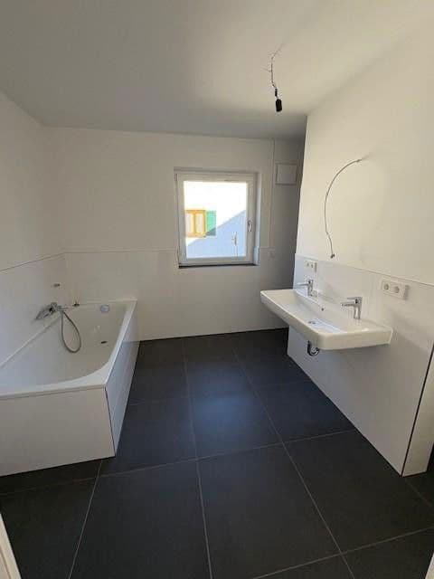 Prenájom domu 173 m², pozemek 250 m², Waldstr. 10, Oberpframmern, Bavorsko Prenájom domu 173 m², pozemek 250 m², Waldstr. 10, Oberpframmern, Bavorsko