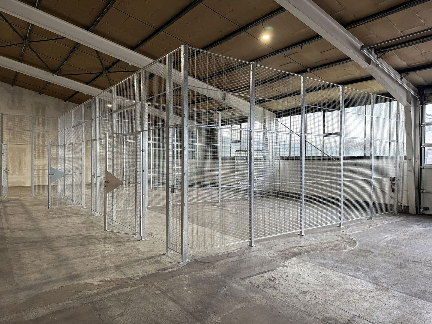 Prenájom nebytového priestoru 1.500 m², Daimlerstraße 34, Walldorf, Bádensko-Wurttembersko Prenájom nebytového priestoru 1.500 m², Daimlerstraße 34, Walldorf, Bádensko-Wurttembersko