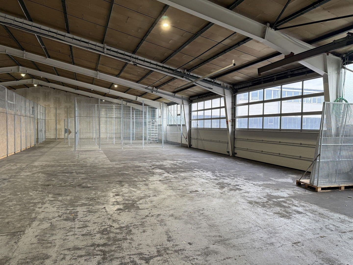 Prenájom nebytového priestoru 1.500 m², Daimlerstraße 34, Walldorf, Bádensko-Wurttembersko Prenájom nebytového priestoru 1.500 m², Daimlerstraße 34, Walldorf, Bádensko-Wurttembersko