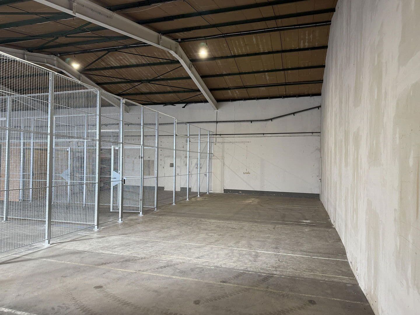 Prenájom nebytového priestoru 1.500 m², Daimlerstraße 34, Walldorf, Bádensko-Wurttembersko Prenájom nebytového priestoru 1.500 m², Daimlerstraße 34, Walldorf, Bádensko-Wurttembersko