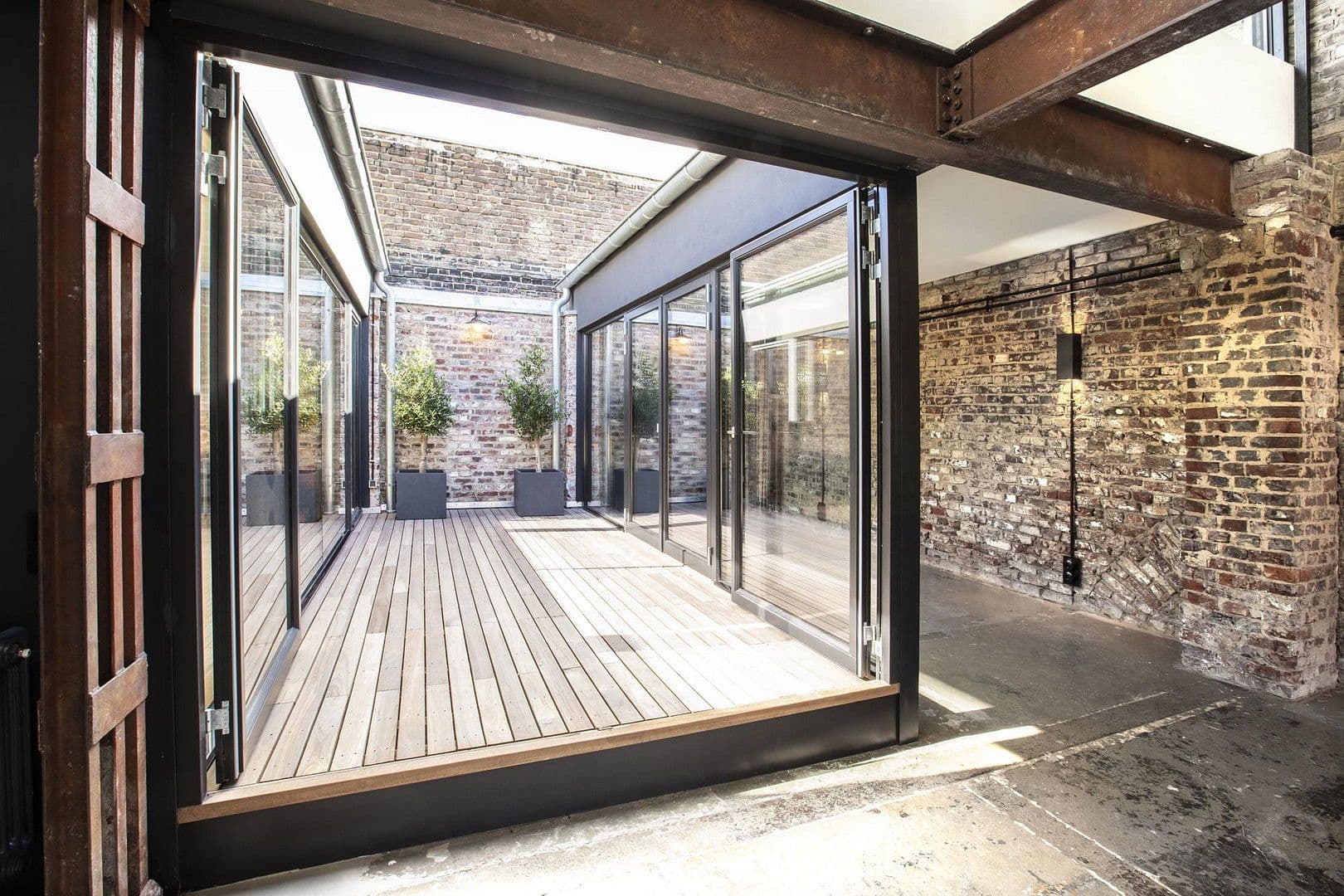 Predaj domu 360 m², pozemek 403 m², Jahnstraße 16a, Düsseldorf, Severné Porýnie - Westfálsko Predaj domu 360 m², pozemek 403 m², Jahnstraße 16a, Düsseldorf, Severné Porýnie - Westfálsko