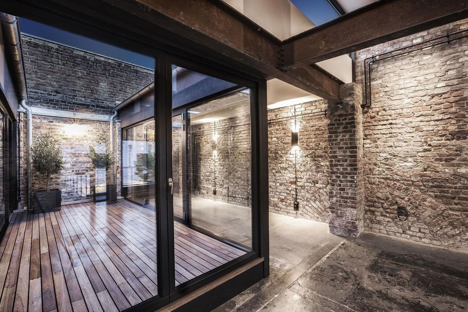 Predaj domu 360 m², pozemek 403 m², Jahnstraße 16a, Düsseldorf, Severné Porýnie - Westfálsko Predaj domu 360 m², pozemek 403 m², Jahnstraße 16a, Düsseldorf, Severné Porýnie - Westfálsko