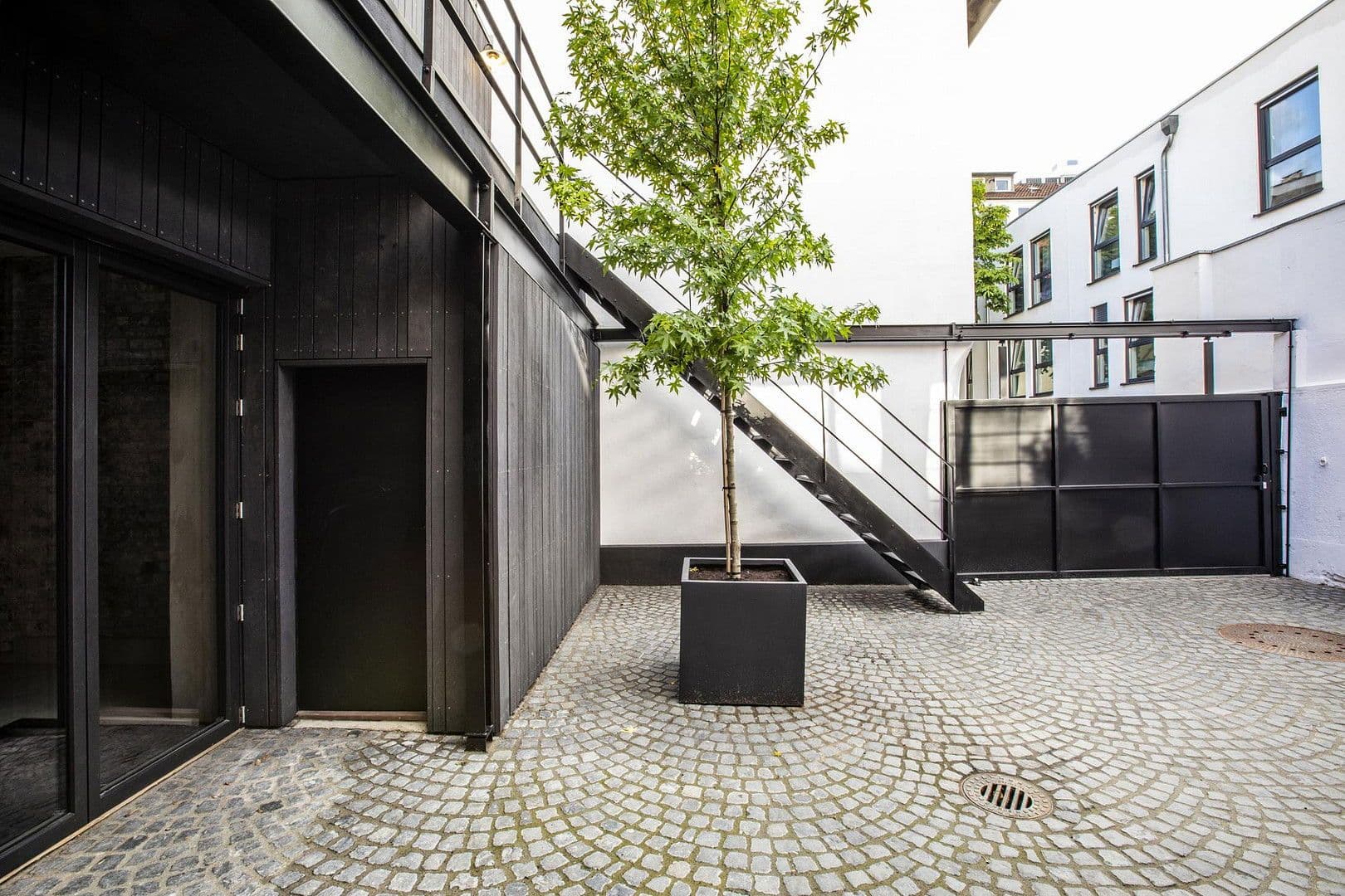 Predaj domu 360 m², pozemek 403 m², Jahnstraße 16a, Düsseldorf, Severné Porýnie - Westfálsko Predaj domu 360 m², pozemek 403 m², Jahnstraße 16a, Düsseldorf, Severné Porýnie - Westfálsko