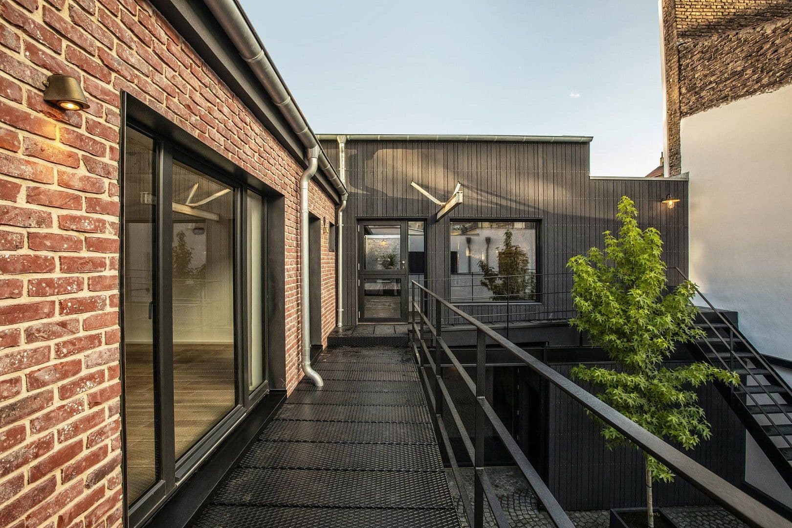 Predaj domu 360 m², pozemek 403 m², Jahnstraße 16a, Düsseldorf, Severné Porýnie - Westfálsko Predaj domu 360 m², pozemek 403 m², Jahnstraße 16a, Düsseldorf, Severné Porýnie - Westfálsko