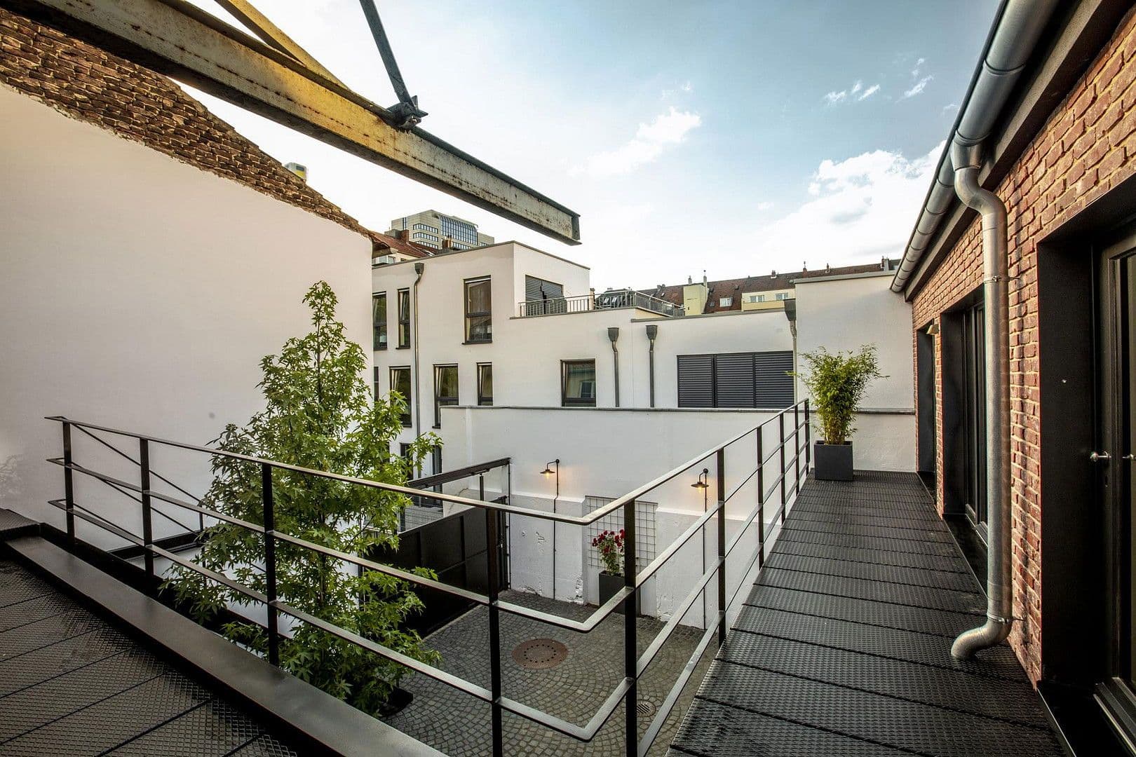 Predaj domu 360 m², pozemek 403 m², Jahnstraße 16a, Düsseldorf, Severné Porýnie - Westfálsko Predaj domu 360 m², pozemek 403 m², Jahnstraße 16a, Düsseldorf, Severné Porýnie - Westfálsko