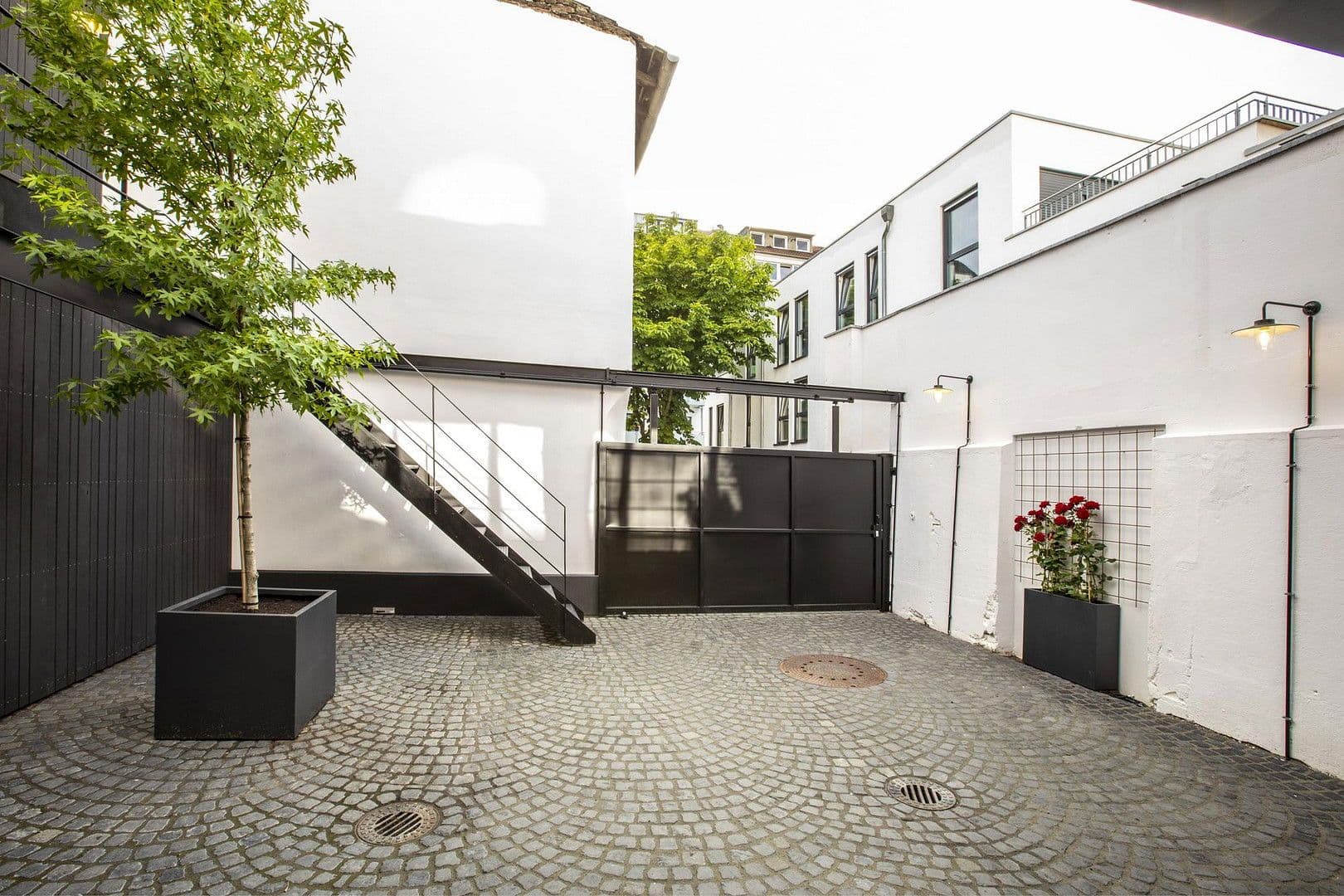 Predaj domu 360 m², pozemek 403 m², Jahnstraße 16a, Düsseldorf, Severné Porýnie - Westfálsko Predaj domu 360 m², pozemek 403 m², Jahnstraße 16a, Düsseldorf, Severné Porýnie - Westfálsko
