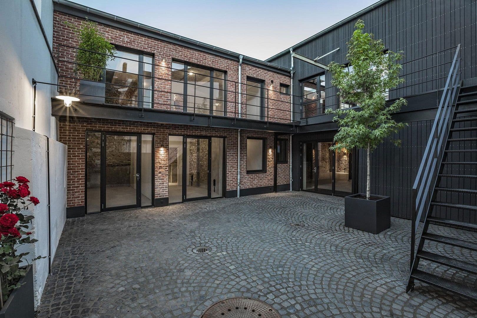 Predaj domu 360 m², pozemek 403 m², Jahnstraße 16a, Düsseldorf, Severné Porýnie - Westfálsko Predaj domu 360 m², pozemek 403 m², Jahnstraße 16a, Düsseldorf, Severné Porýnie - Westfálsko