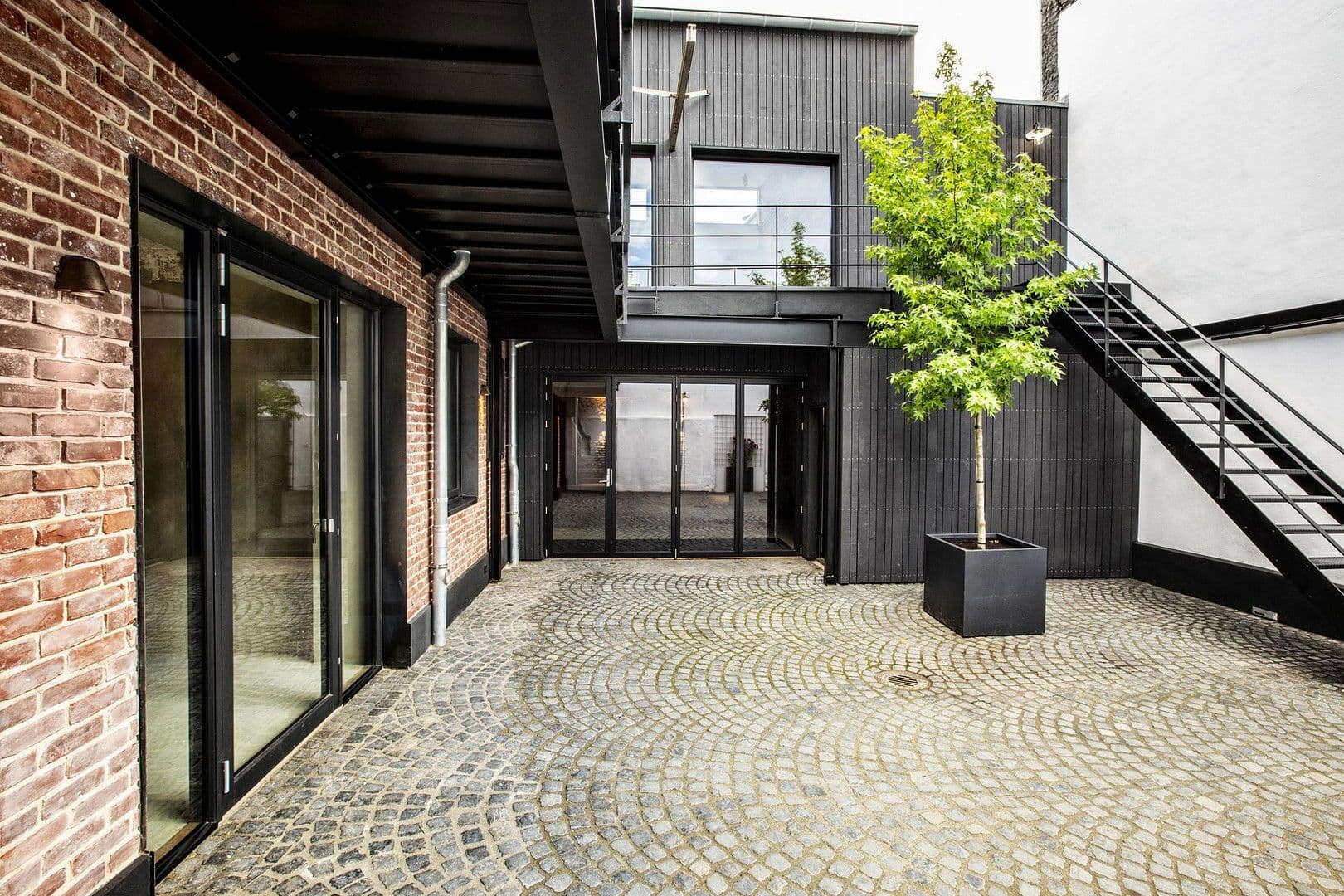 Predaj domu 360 m², pozemek 403 m², Jahnstraße 16a, Düsseldorf, Severné Porýnie - Westfálsko Predaj domu 360 m², pozemek 403 m², Jahnstraße 16a, Düsseldorf, Severné Porýnie - Westfálsko