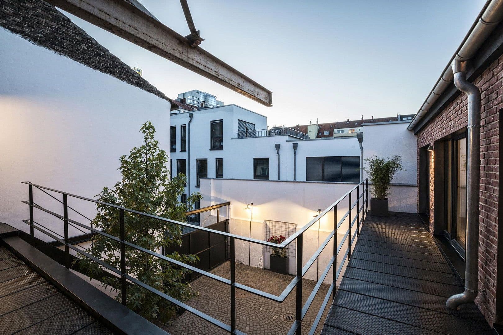 Predaj domu 360 m², pozemek 403 m², Jahnstraße 16a, Düsseldorf, Severné Porýnie - Westfálsko Predaj domu 360 m², pozemek 403 m², Jahnstraße 16a, Düsseldorf, Severné Porýnie - Westfálsko