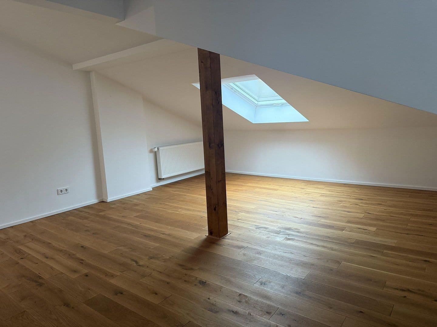 Prenájom domu 120 m², pozemek 200 m², Frankfurt, Hesensko Prenájom domu 120 m², pozemek 200 m², Frankfurt, Hesensko