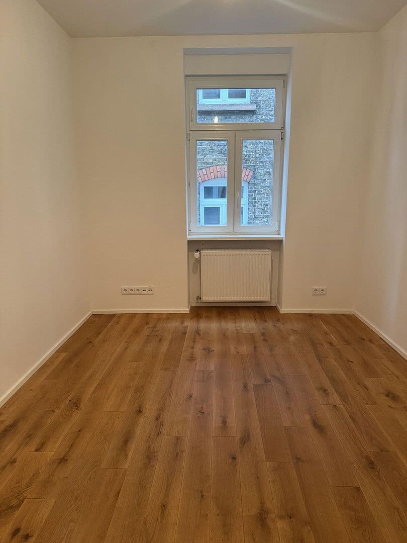 Prenájom domu 120 m², pozemek 200 m², Frankfurt, Hesensko Prenájom domu 120 m², pozemek 200 m², Frankfurt, Hesensko