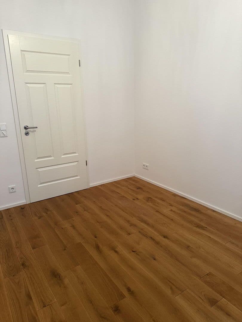 Prenájom domu 120 m², pozemek 200 m², Frankfurt, Hesensko Prenájom domu 120 m², pozemek 200 m², Frankfurt, Hesensko